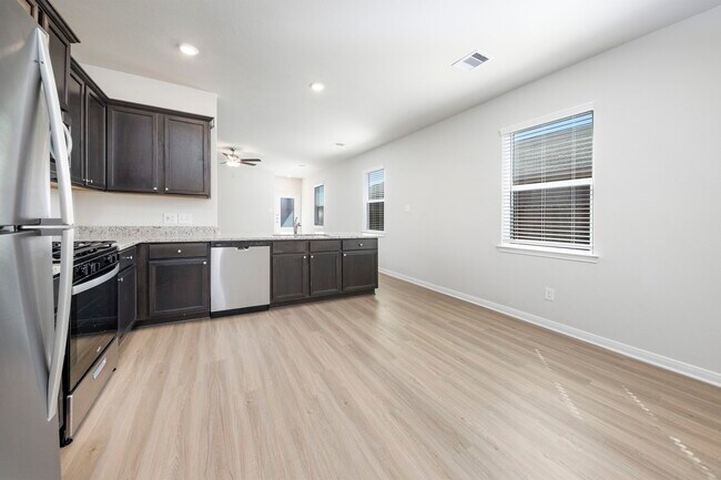 Building Photo - 15615 Plum Brk Dr