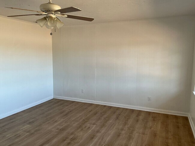 Foto del edificio - 5217 Owens Rd