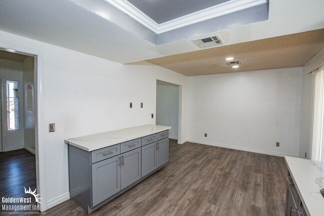 Foto del edificio - Beautifully Maintained 3Bdm 1.5Ba Home Nes...