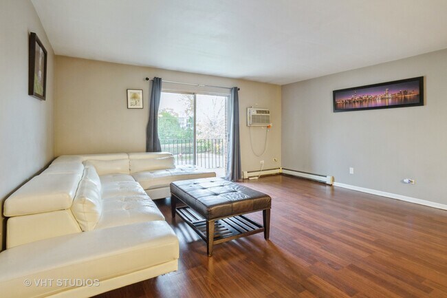 Building Photo - 205 W Miner St