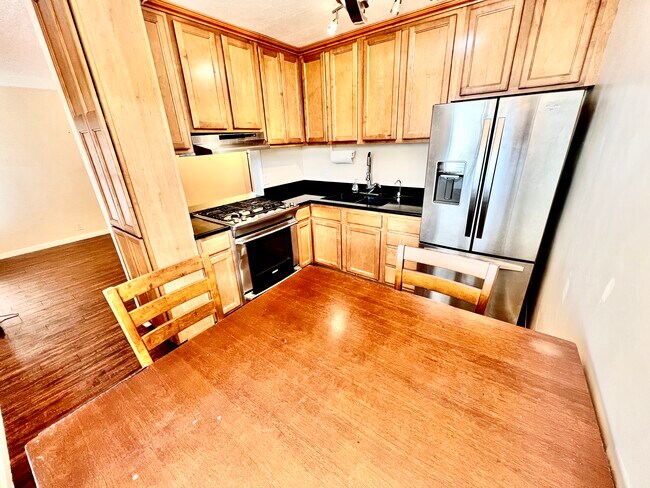 Building Photo - 500 Glenwood Cir