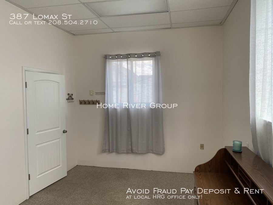 Building Photo - 387 Lomax St