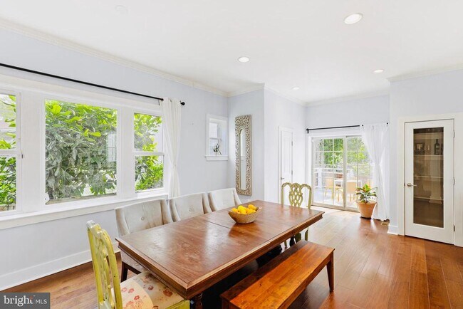 Foto del edificio - 6729 Piney Branch Rd NW