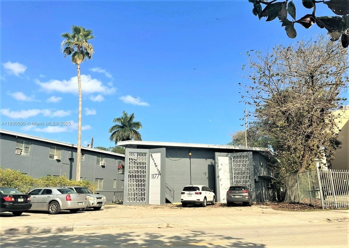 Primary Photo - 1177 NW 8th Street Rd