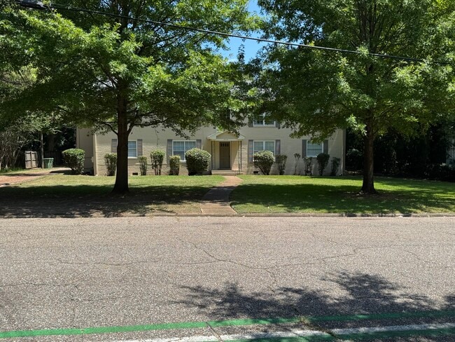 Building Photo - College Street Quad