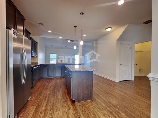 Foto del edificio - 530 Lateleaf Dr