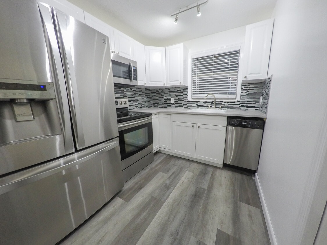 Foto principal - 611 NE 27th St