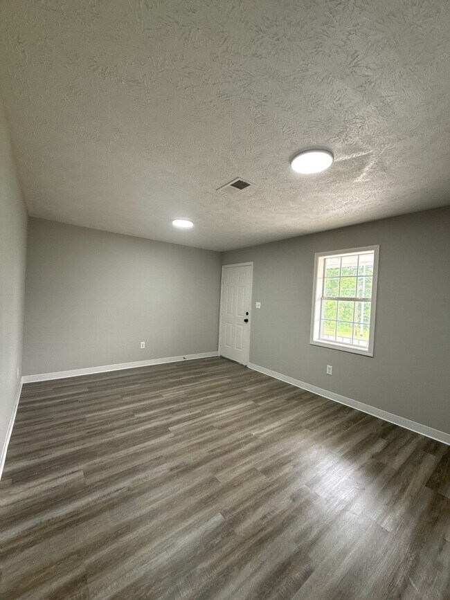 Building Photo - 1262 Fairground Rd