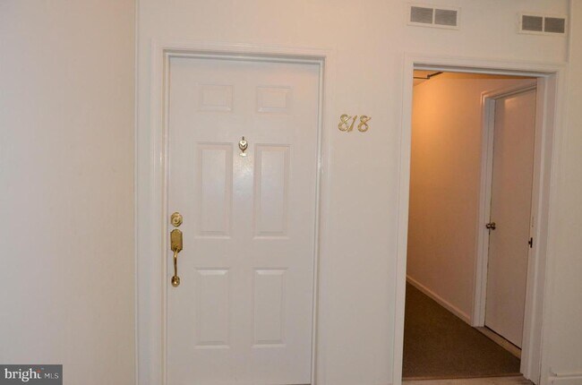 Foto del edificio - 818 Roundtree Pl