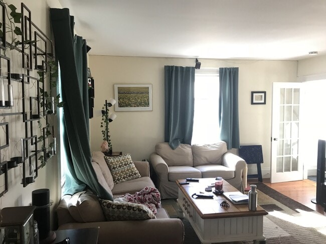 Foto del edificio - 1143 Beacon St