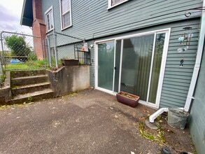 Building Photo - 1869 Hawthorne Ave