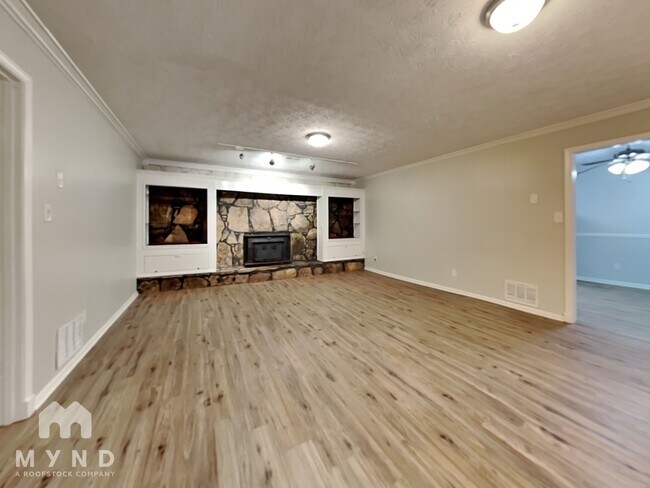 Building Photo - 35 Paris Ct