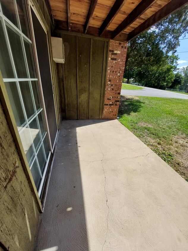 Private Patio - 100 Winwood Dr
