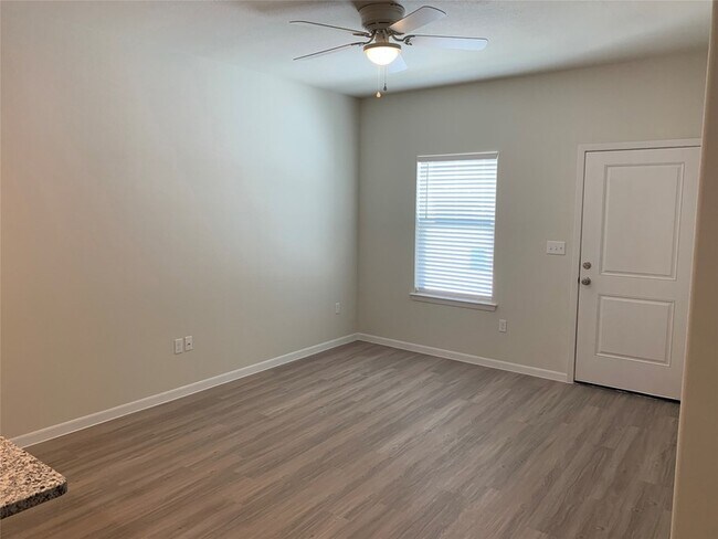 Foto del edificio - 2313 N Hickory St