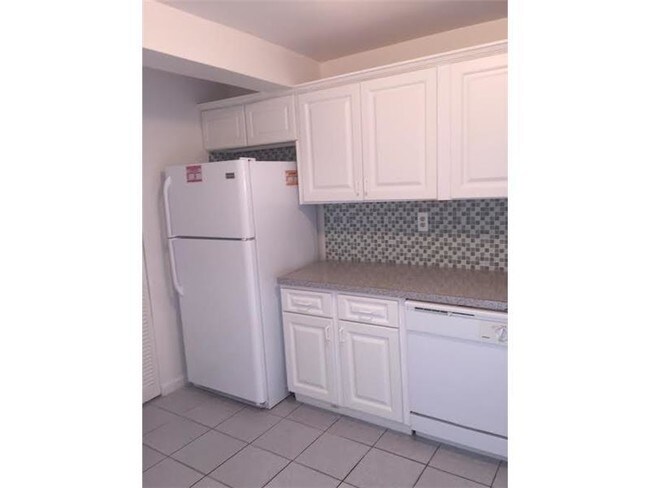 Building Photo - 6610 Racquet Club Dr