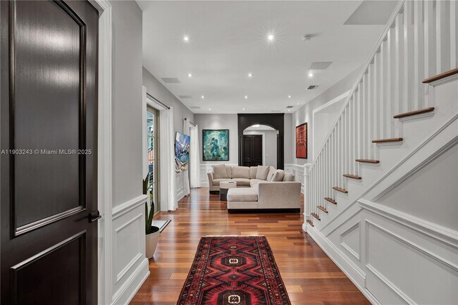 Foto del edificio - 932 Escobar Ave