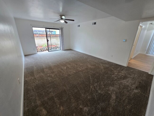 Foto del edificio - Spacious 3-Bedroom, 2-Bathroom Home on a C...