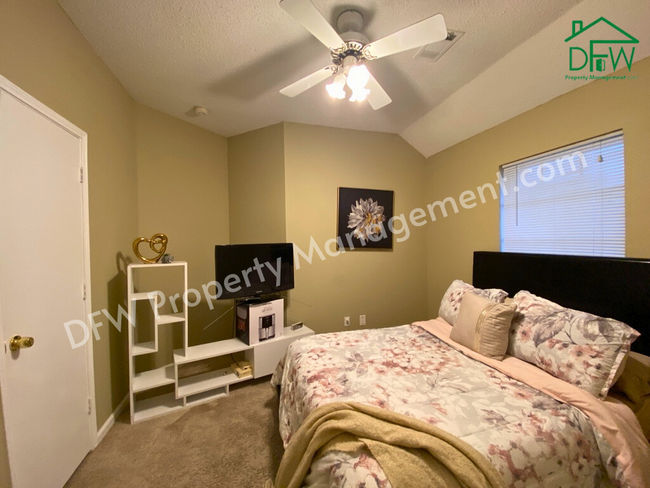 Building Photo - 317 Oak Meadow Ln