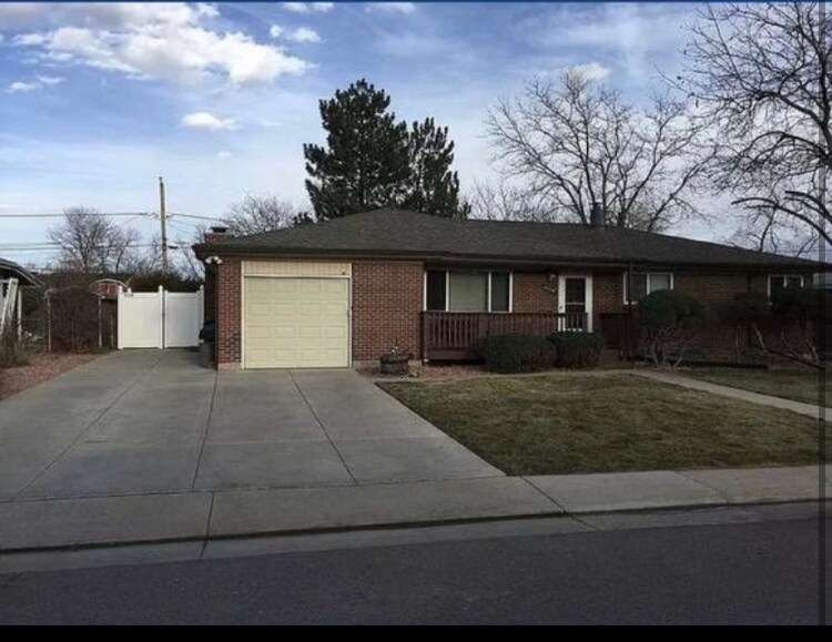 Nice all brick ranch home. - 6038 Quail Ct