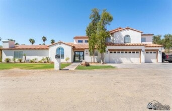 Building Photo - 1645 W El Paseo Real