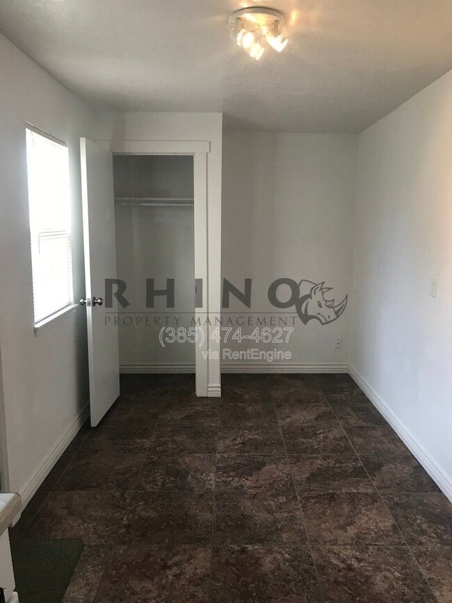 Building Photo - 2885 Van Buren Ave