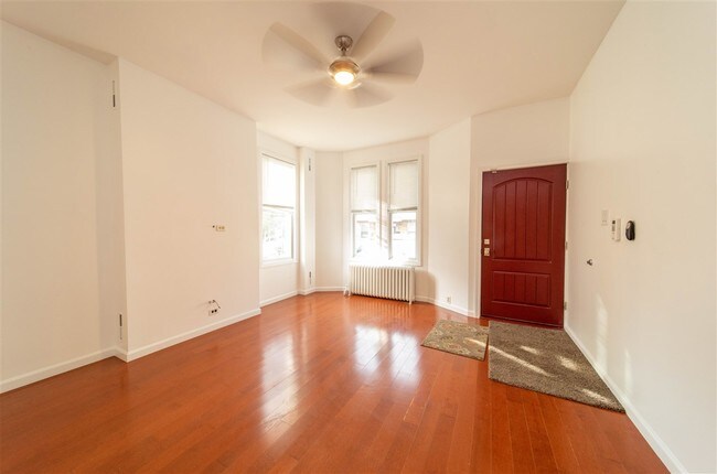 Foto del edificio - 27 Howard Pl