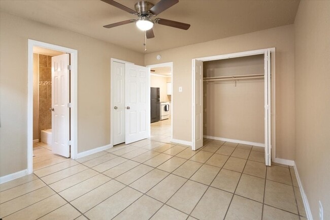 Foto del edificio - 3045 Golfcrest Blvd