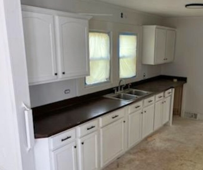 Newly remodeled Kitchen - 802 Ashwood St
