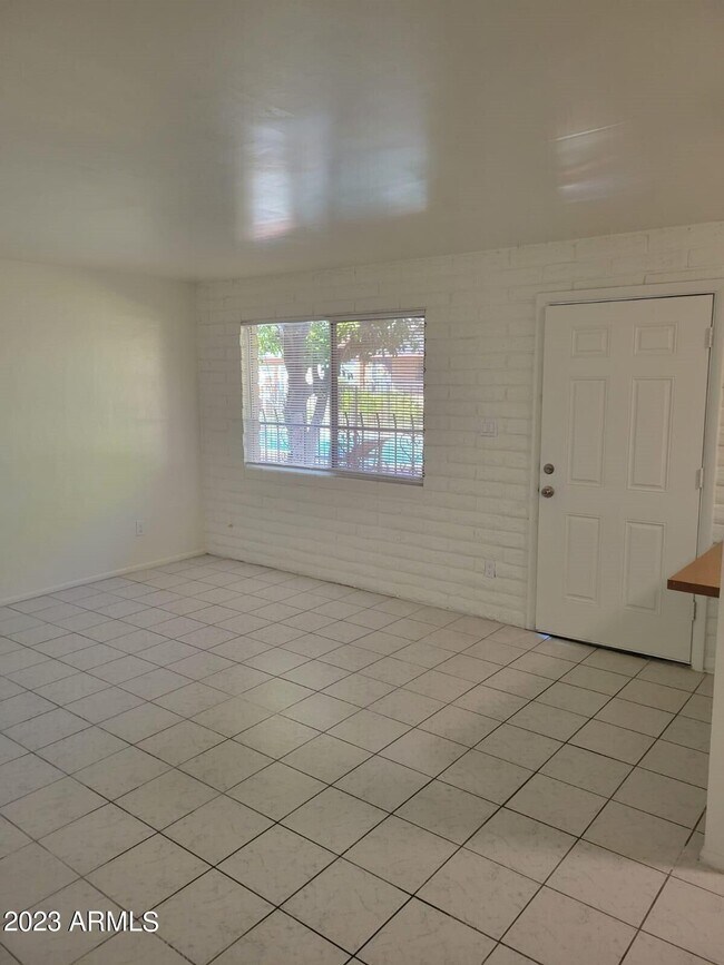 Foto del edificio - 6733 N 16th St