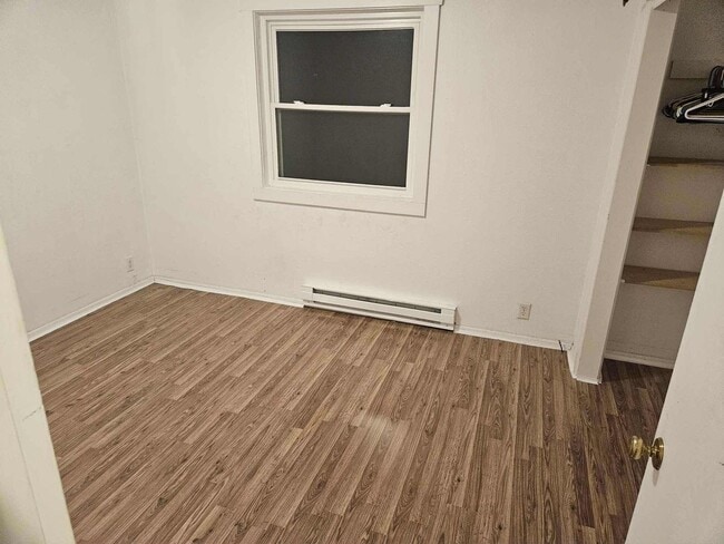 Building Photo - 365 Bare St