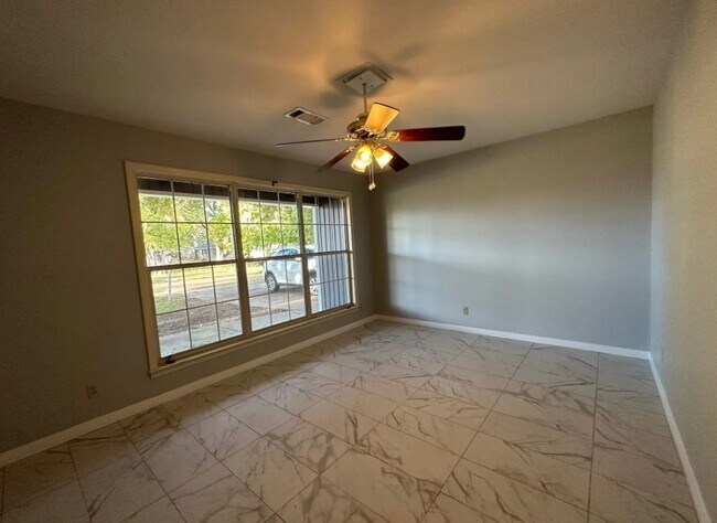 Foto del edificio - 1707 Ave E