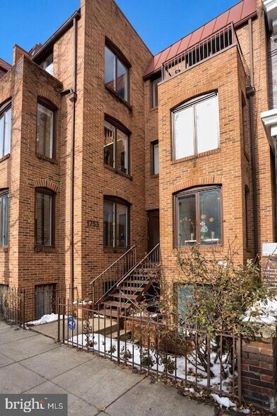 Foto del edificio - 1753 Swann St NW