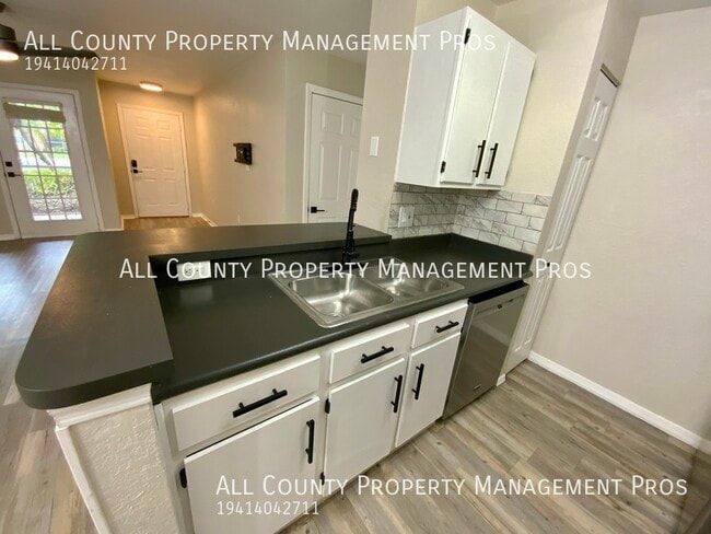 Building Photo - 8932 Manor Loop