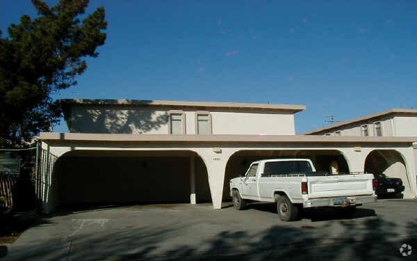 Building Photo - 1200-1206 Dana Dr