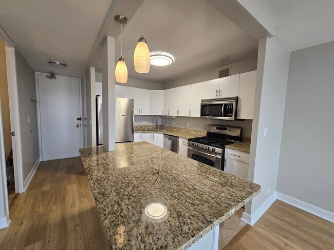 Kitchen - 444 W Fullerton Pky