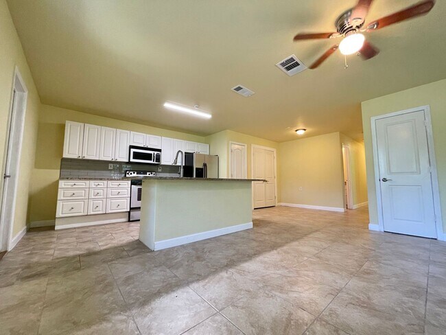 Foto del edificio - 3 bedroom Duplex by the Lake