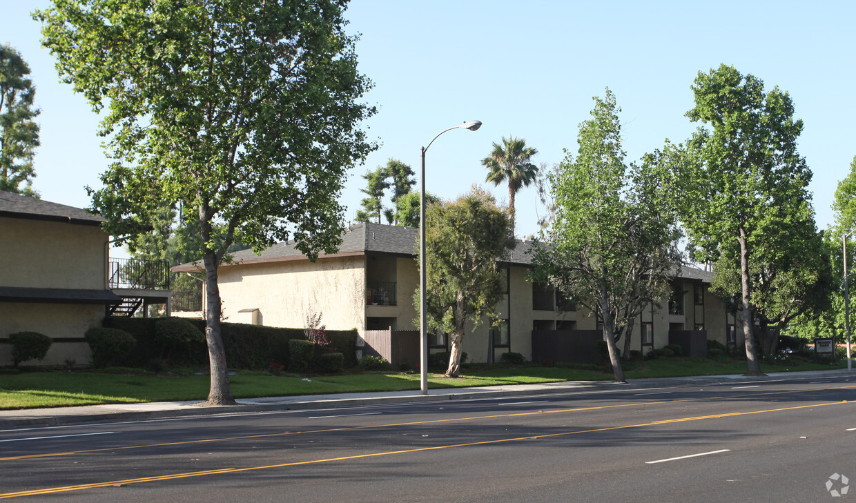 Foto del edificio - Sunset Oaks Apartments