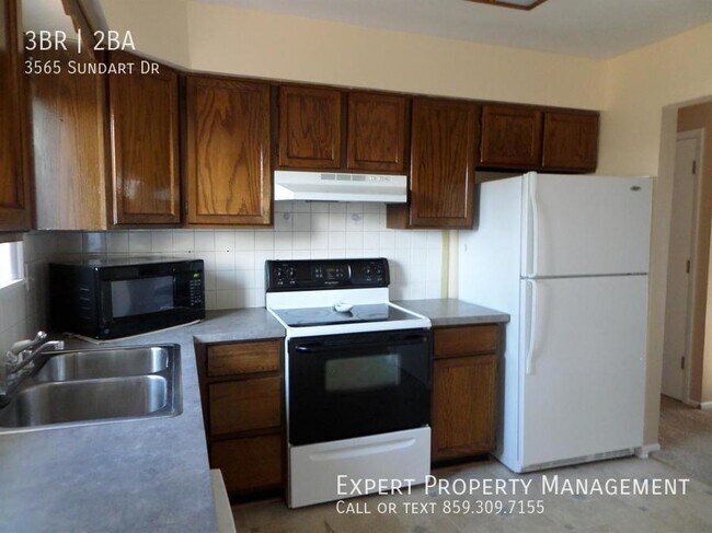 Building Photo - 3565 Sundart Dr