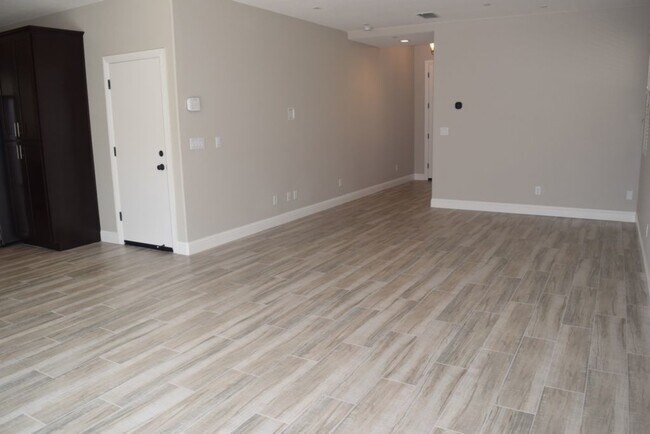 Building Photo - 1440 Forsythia Dr