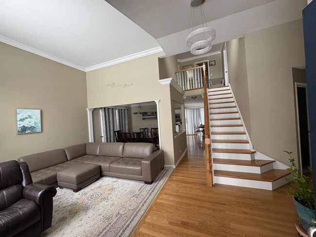 Building Photo - 1375 Burnett Dr