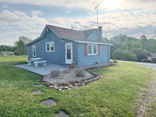 Foto del edificio - Maryville 37803 - 1 bedroom, 1 bath home  - Contact Jeremy Logan 865-307-2273