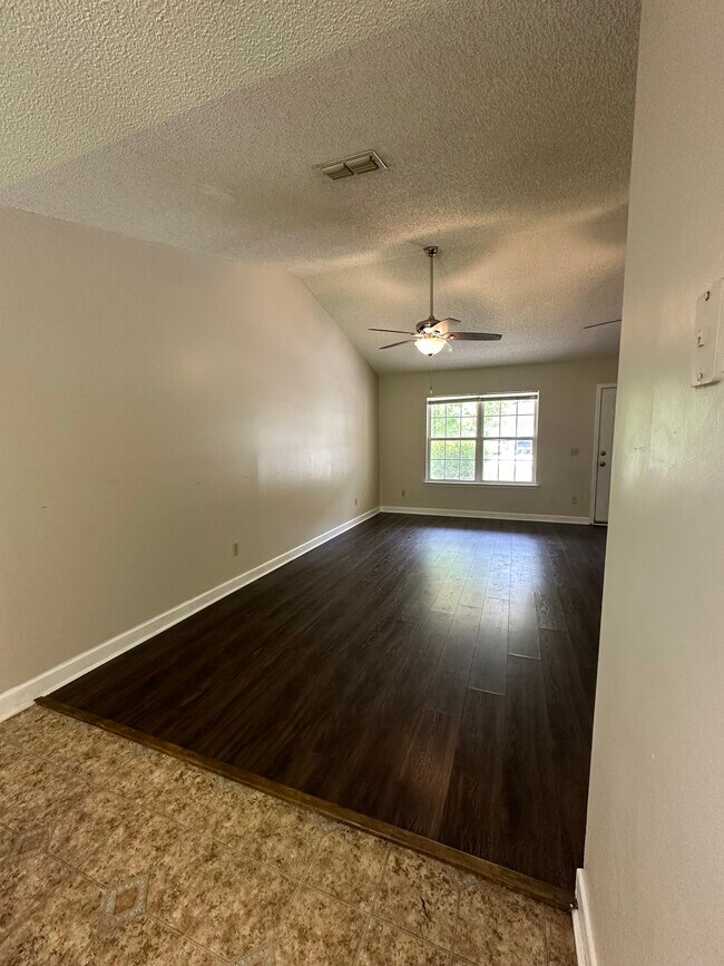 Building Photo - 140 Talbot Ct