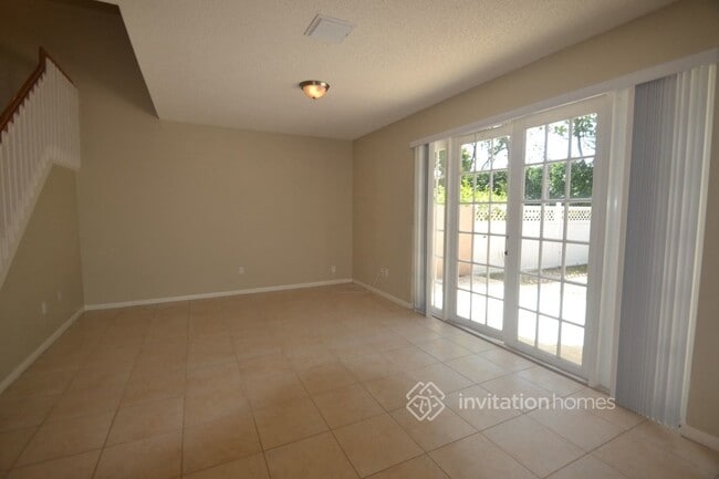Building Photo - 7854 Oak Grove Cir