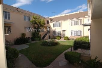 Foto principal - 461 S Cloverdale Ave