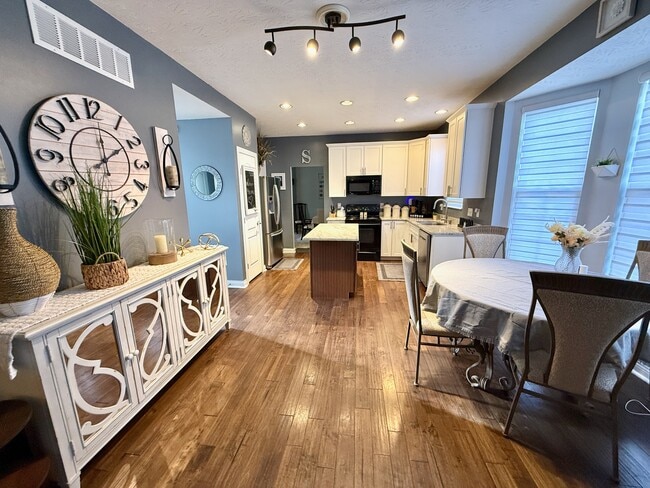 Foto del edificio - 5208 Aspenwood Dr