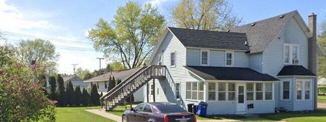 Building Photo - 1 Bedroom- Main floor- Black River Falls