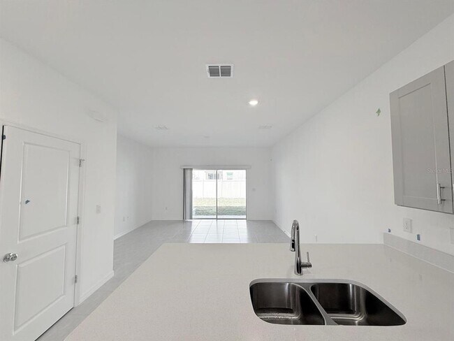 Building Photo - 2924 Skyline Lp