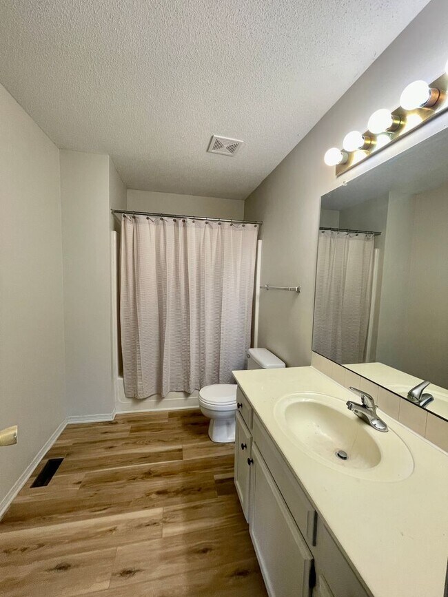 Foto del edificio - 3 bedroom in Andover! Mowing included!