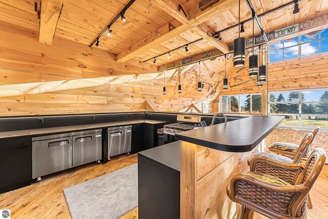 Foto del edificio - 0000 Montague Rd