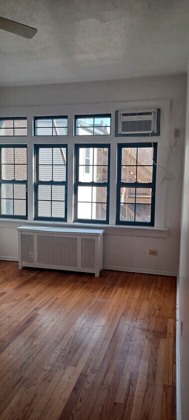 Foto principal - 1127 W Farwell Ave